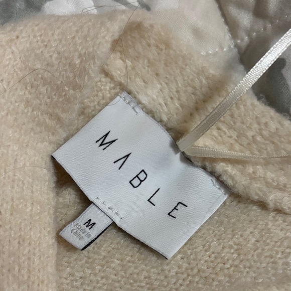 Elegant Cream V-Neck Sweater with Bow Accents - Picture 3 of 3